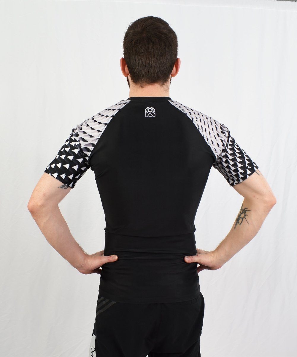 Rashguard manches courtes - Motif géométrique noir et blanc - Solar - Solar - Vêtements de combat